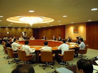 広島県産業・雇用対策本部会議写真1