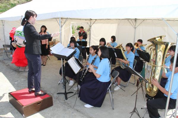 写真（８）：式典を盛り上げていただいた神辺東中学校の吹奏楽部の皆さん