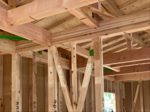 県産材を使用した木造住宅の内観