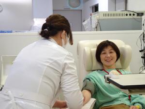 広島テレビ馬場アナウンサーの献血の様子①