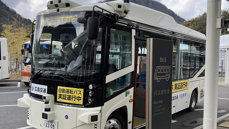 実証運行中のバス