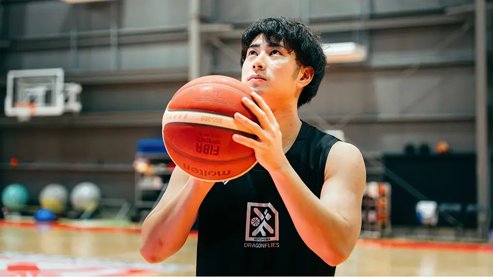 シュートを打つ寺嶋選手