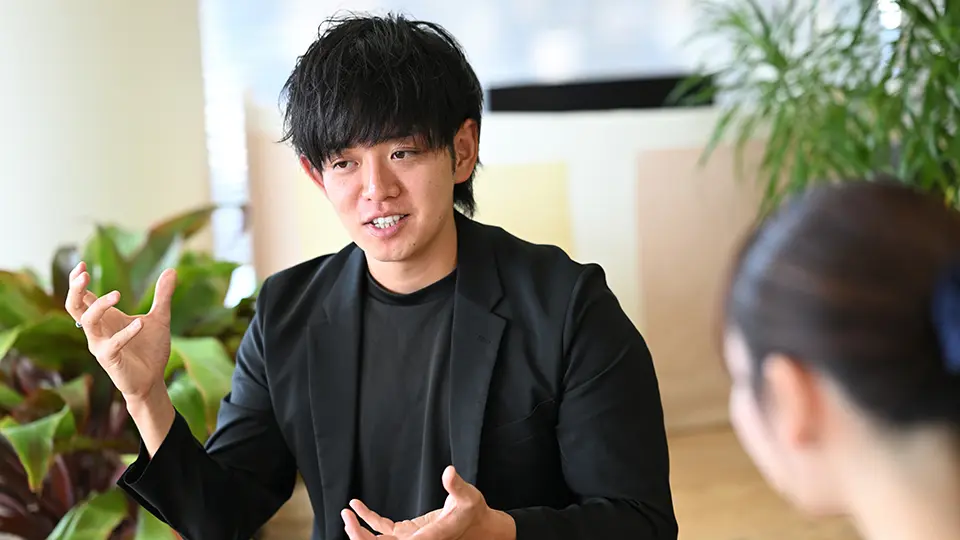 取材に答える込山さん
