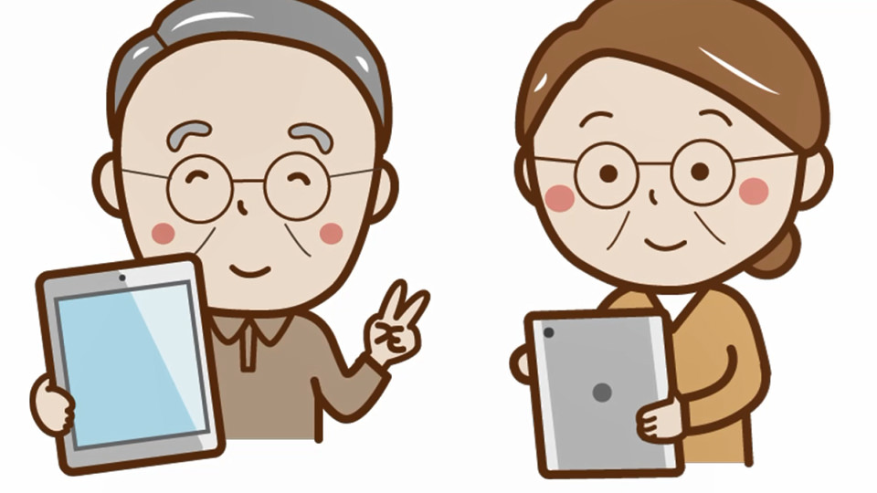 タブレットを手に持つご高齢の方