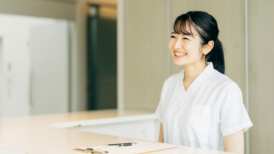 医療機関で働く女性 イメージ