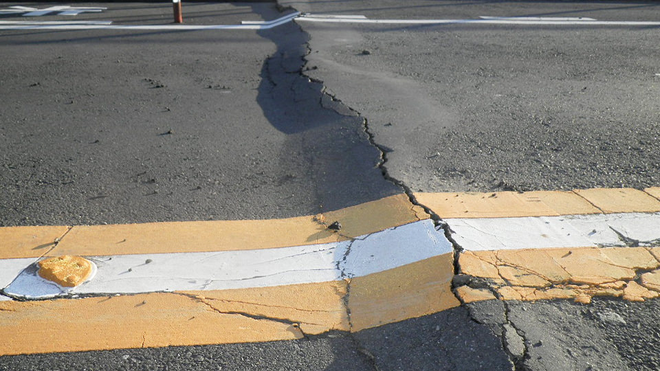 ひび割れた道路