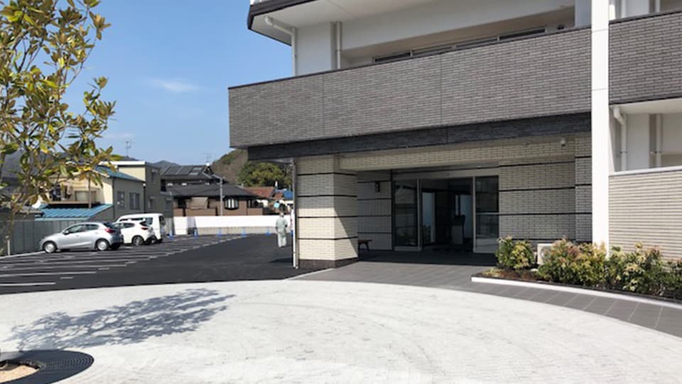 マンション前の車寄せスペース