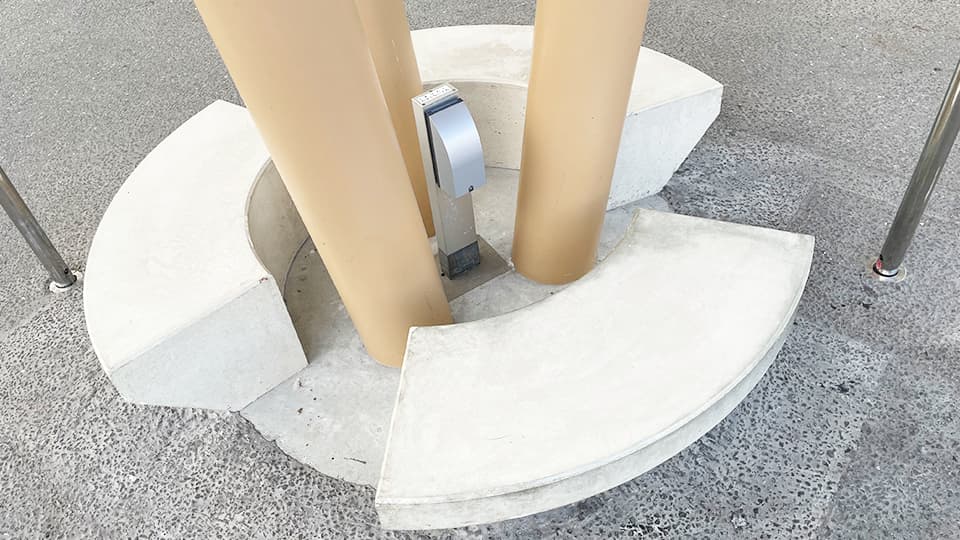 ひろしまゲートパークのベンチ
