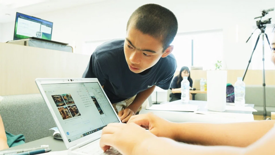 学生が実際にAIを使う様子1