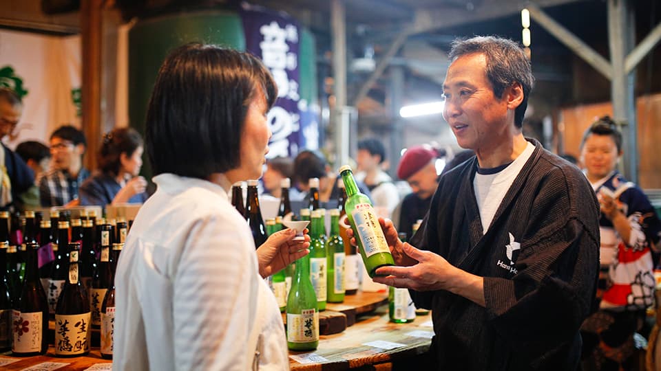 日本酒について語り合う