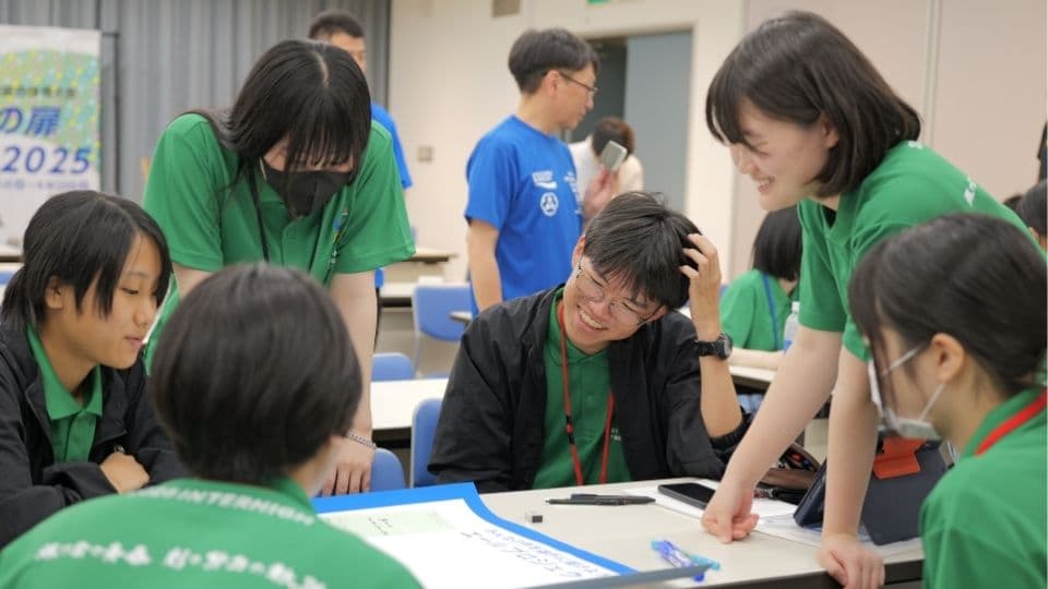 推進委員会で話し合う様子