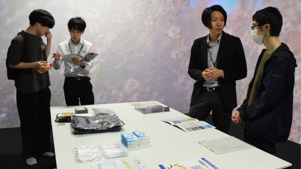 フリースペースで話している様子