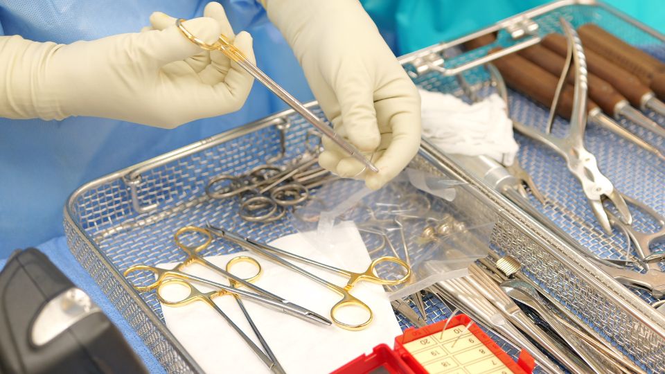 進歩している手術器具