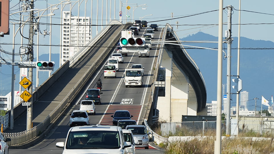 縦断勾配6%のはつかいち大橋