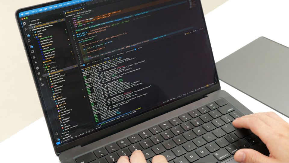 プログラミングする様子