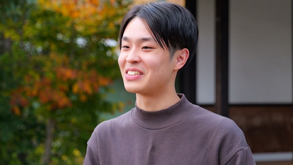 インタビューに答える河村さん