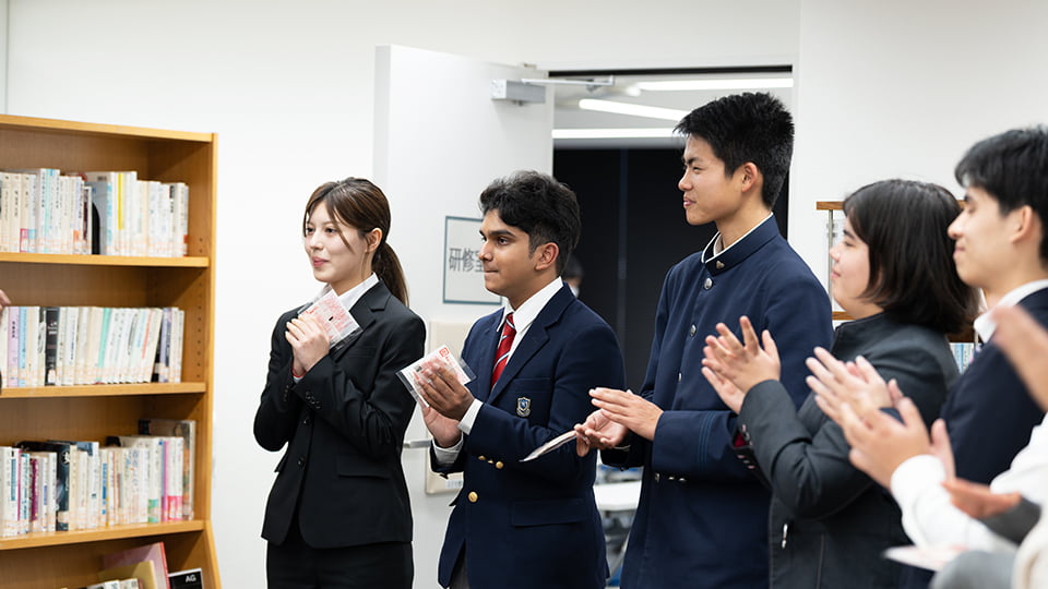 発表に送られる拍手