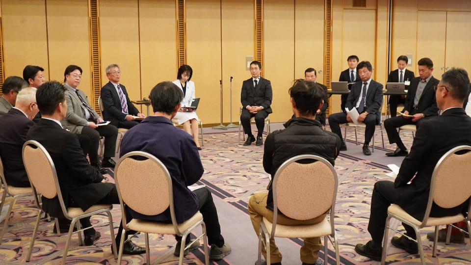 農業経営者と横田知事の対話の様子