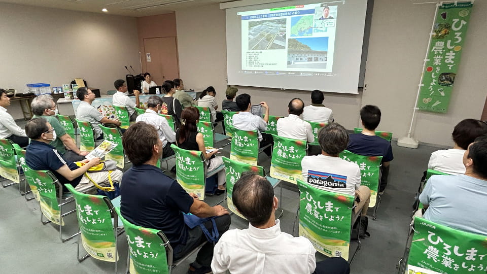 ソファに集まる子供たち