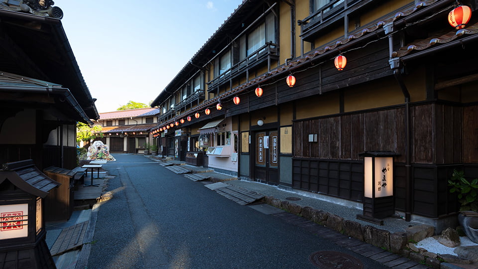 湯治村の街並み