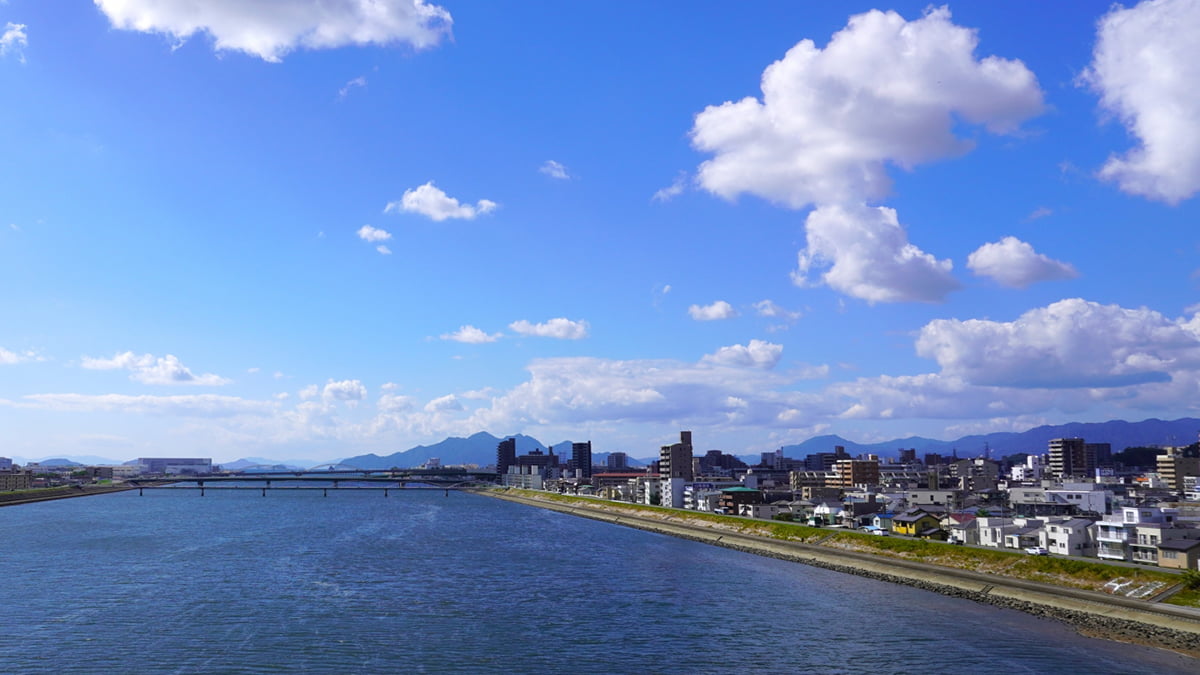 太田川放水路と町並み