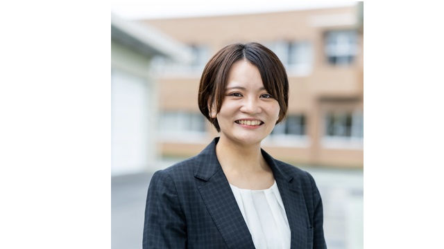 足立佳奈子さん