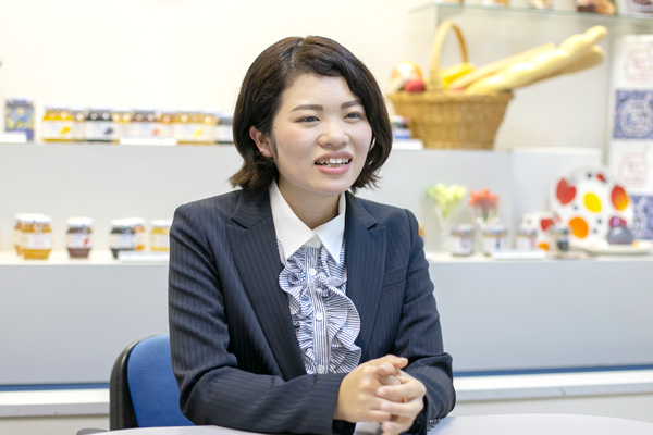 アヲハタ株式会社＿胡子彩佳氏お写真