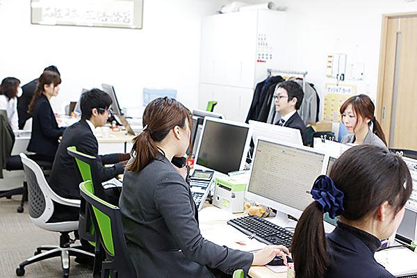 株式会社八天堂＿社内お写真