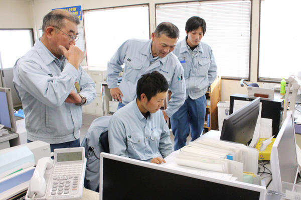 平和建設株式会社＿社内お写真①