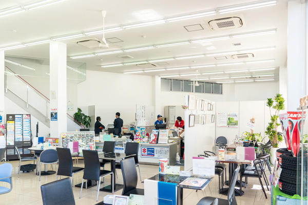 二村自動車株式会社＿社内お写真①