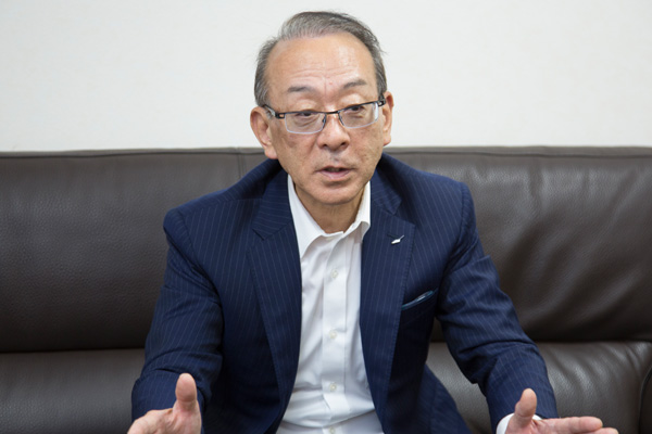 日神運輸株式会社＿馬屋原有治氏お写真①