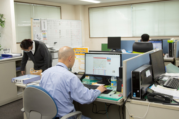 日神運輸株式会社＿社内お写真②