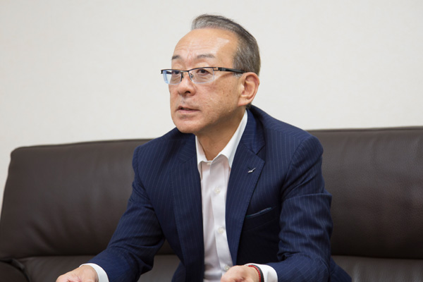日神運輸株式会社＿馬屋原有治氏お写真②