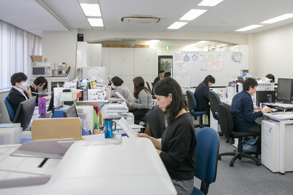 Sen社会保険労務士法人＿社内お写真①