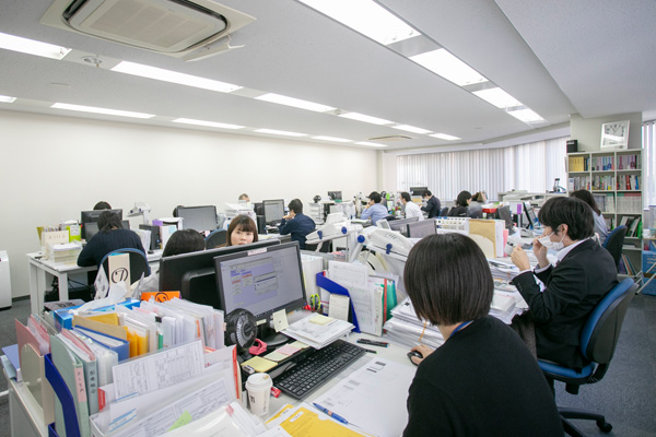 Sen社会保険労務士法人＿社内お写真②