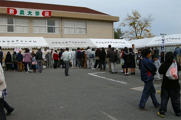 農大祭の様子 屋外での出し物