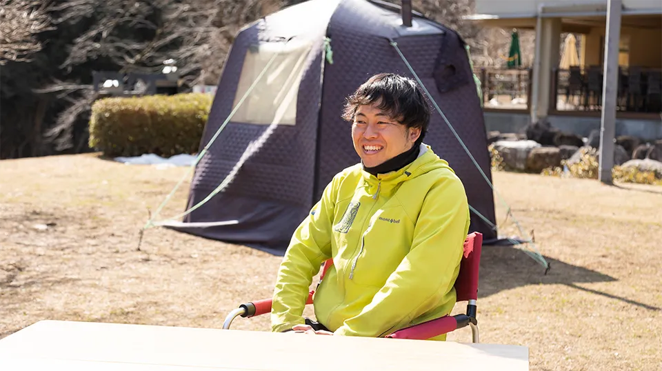 インタビューに答える佐藤さん