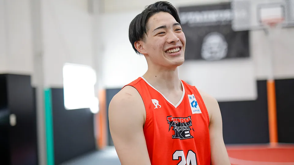 笑顔を見せる岩川選手