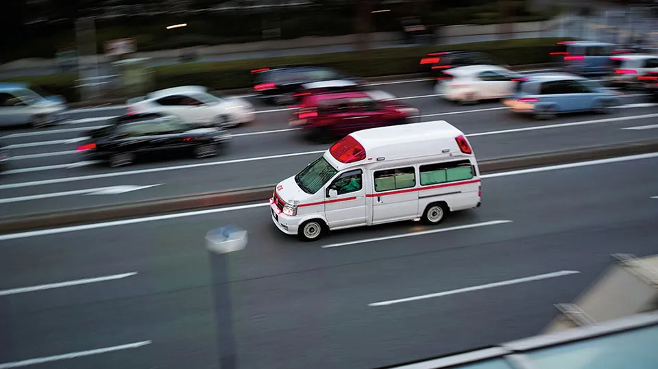 救急車が走るイメージ