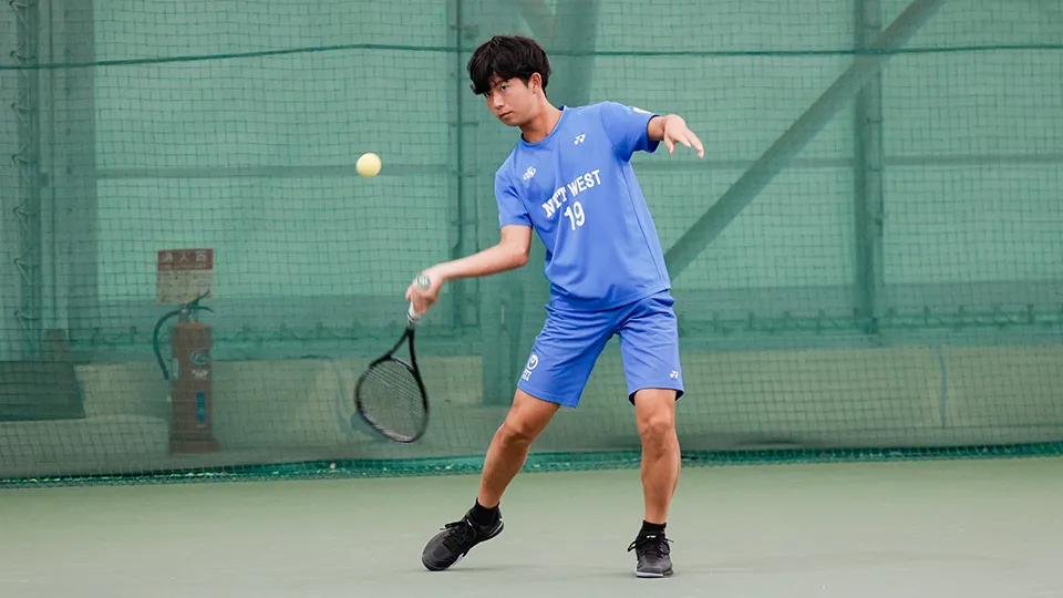 プレー中の内本選手