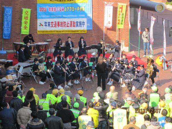 呉市立昭和中学校吹奏楽部による演奏写真
