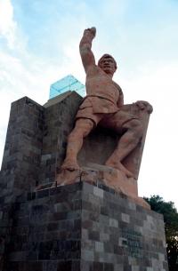 独立戦争の英雄ピピラ像