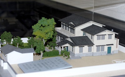 山陽記念館の模型が資料館のロビーに置かれています。