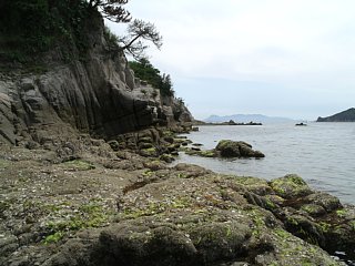 島（茶臼山）の裏側の写真