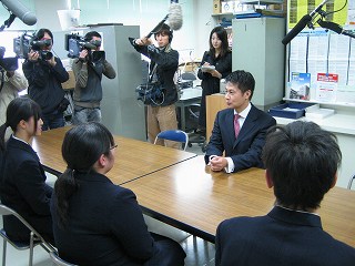 県立広島商業高校で生徒から話を聞きました