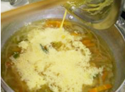 野菜を無駄なく　イタリアン卵スープ　作り方03