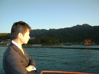 厳島神社を海上から視察写真