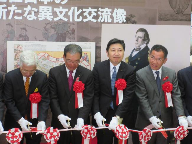 T:X議会事務局議会事務局秘書課HP用写真H28年度H28年10月A3守屋壽展開会式①テープカット.JPG