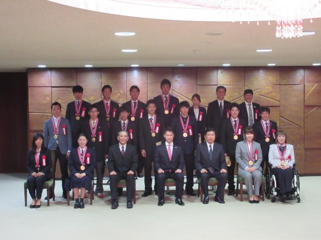 T:X議会事務局議会事務局秘書課HP用写真H28年度H28年12月⑥記念撮影３.JPG