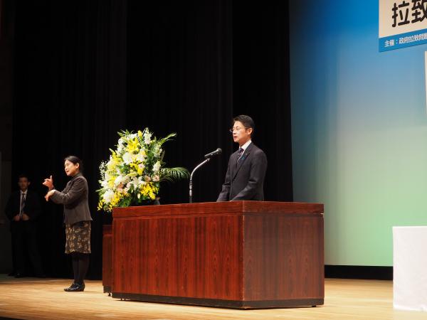 湯崎広島県知事の写真